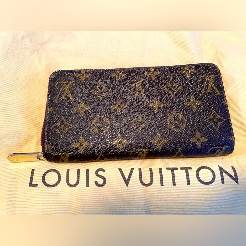 Louis Vuitton Zippy Wallet